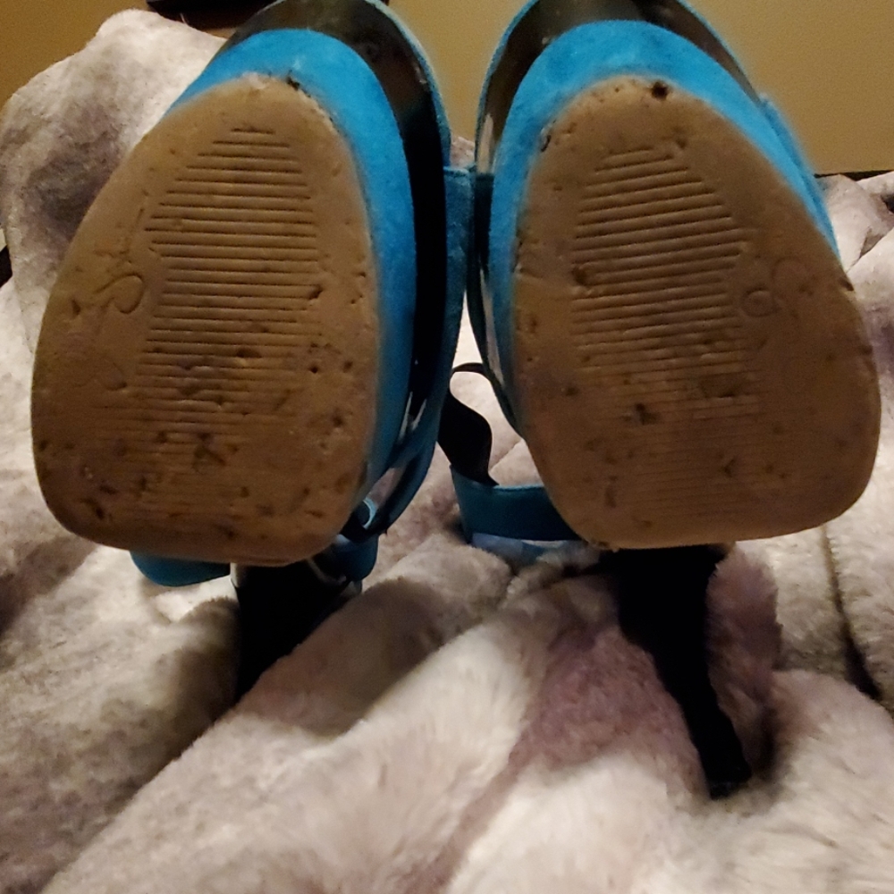 Heels - Picture 3 of 3